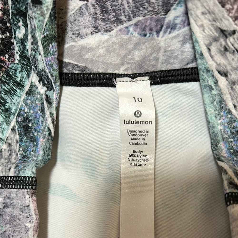 Lululemon Abstract Pattern Leggings - Picture 2 of 7